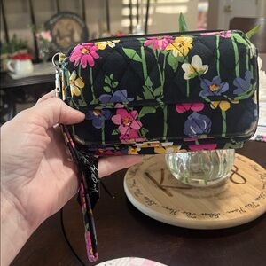 VERA BRADLEY WRISTLET/WALLET Floral Black Quilted